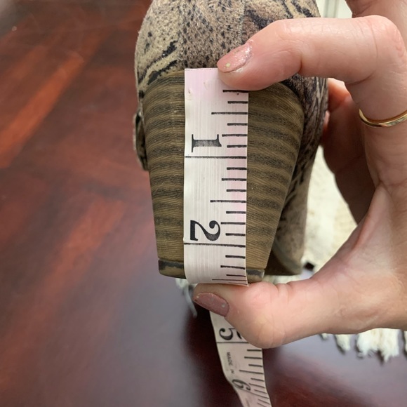 Faux Snakeskin print booties - Picture 5 of 5